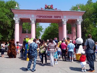 Волонтеры поздравили детей 1 июня