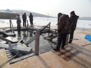 Ледяной крест установили на Кугуковском водохранилище в Уссурийске