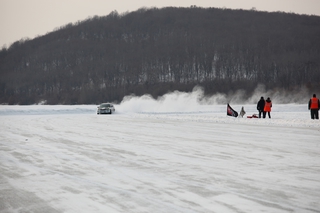 Автогонщики Приморья проверили на прочность водоем села Раковка под Уссурийском