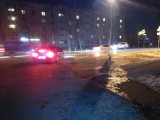 Перекресток улиц Крестьянская и Краснознаменная залило водой