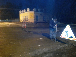 Перекресток улиц Крестьянская и Краснознаменная залило водой