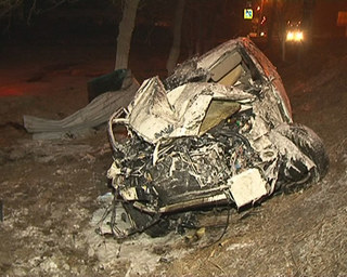 Молодой водитель врезался в павильон автобусной остановки в Уссурийске