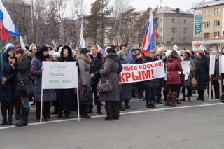 Около 8 тысяч жителей Уссурийска вышли на митинг в поддержку соотечественников на Украине