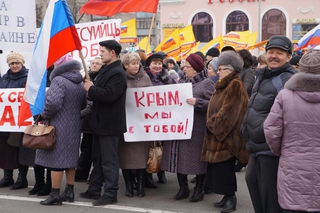 Около 8 тысяч жителей Уссурийска вышли на митинг в поддержку соотечественников на Украине