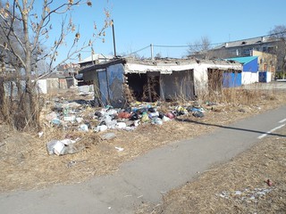 Стихийные свалки то и дело появляются на улицах Уссурийска