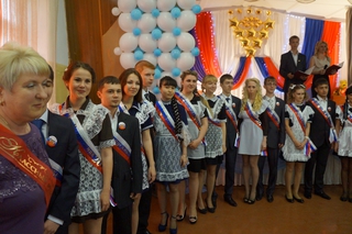 Последний звонок прозвенел в школах Уссурийска для выпускников