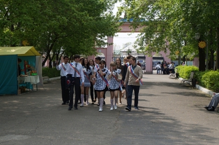 Последний звонок прозвенел в школах Уссурийска для выпускников