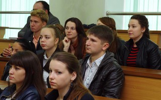 Ректор ДВФУ встретился со студентами Школы педагогики в Уссурийске