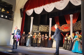 Спектаклем 
