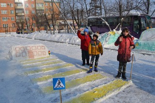 В Уссурийске сотрудники ГИБДД провели конкурс «Снежные фигуры о ПДД»