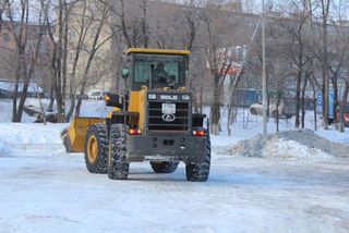 Уборку снега в Уссурийске осложняет малое количество специализированной техники