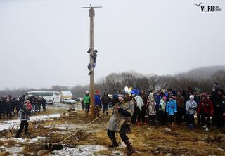 Под снежным градом приморцы встретили весну в «Изумрудной долине»