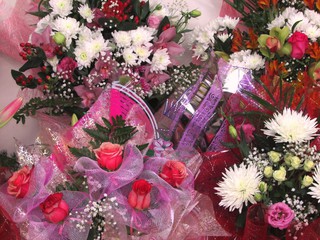 Предпраздничный ажиотаж разгорается в цветочных салонах Уссурийска
