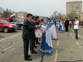 Первую колонну китайских автолюбителей встретили в Уссурийске