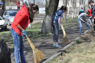 Тысячи уссурийцев поддержали общегородской субботник 