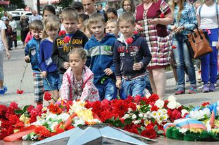 В День памяти и скорби уссурийцы пришли к Вечному огню