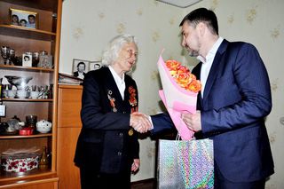 С окончанием Второй мировой войны уссурийских ветеранов поздравил глава администрации