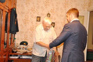 С окончанием Второй мировой войны уссурийских ветеранов поздравил глава администрации