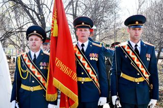 В канун Дня автомобилиста в память о выпускниках УВВАКУ в Уссурийске открыли стелу