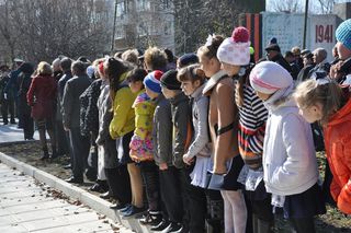 В канун Дня автомобилиста в память о выпускниках УВВАКУ в Уссурийске открыли стелу