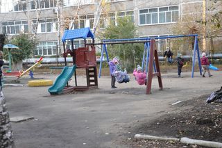 Добровольцы Уссурийска провели акцию по уборке территории детского дома
