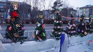 Новогодние конкурсы «Сказки водят хоровод» и «Укрась елочку» прошли в Уссурийске