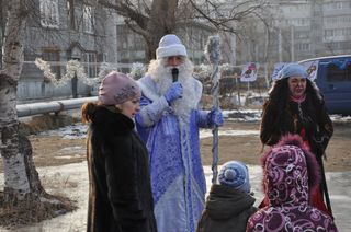 Новогодние утренники прошли во многих дворах Уссурийска