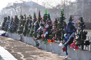 Пьяные хулиганы разрушили Ледовый городок на центральной площади Уссурийска