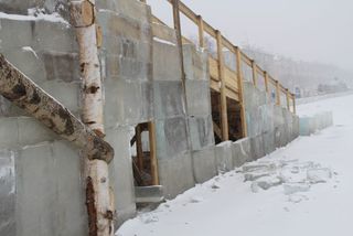 Самую высокую горку на площади Уссурийска начали демонтировать по вине хулиганов