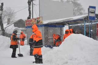 На расчистку от снега тротуаров и остановок Уссурийска брошены силы МУП «БОСС»