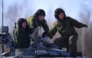Быстрее и точнее: военные из Приморья борются за победу на танковом биатлоне под Хабаровском