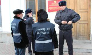 В Уссурийске транспортные полицейские и дружинники напомнили пассажирам правила поведения на вокзалах и в поездах