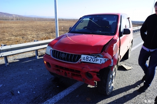 В районе поворота на Уссурийск столкнулись два автомобиля