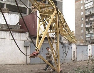 В центре города упала стрела подъёмного крана