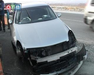 Три человека пострадали в столкновении трёх авто с бетонным блоком
